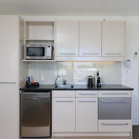 Palazzo Motor Lodge Нельсон Экстерьер фото A kitchen in a hotel