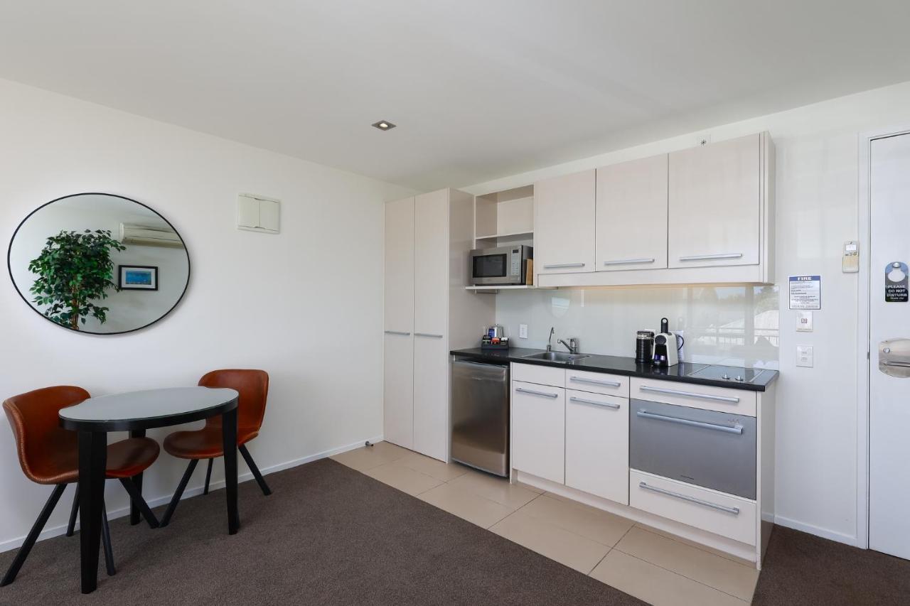Palazzo Motor Lodge Нельсон Экстерьер фото A kitchen in a serviced apartment