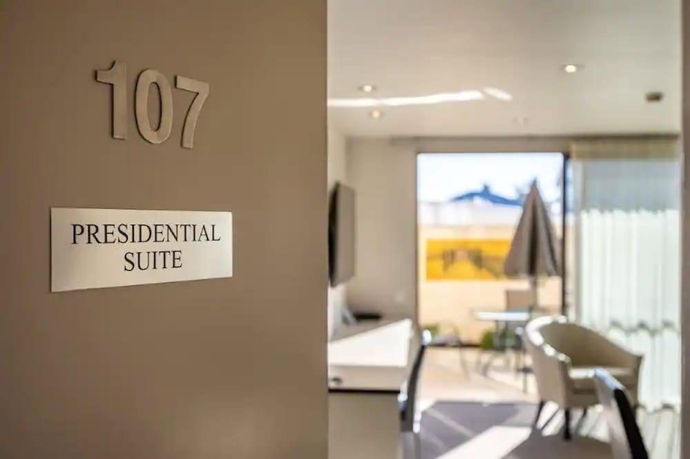 Palazzo Motor Lodge Нельсон Экстерьер фото Presidential Suite