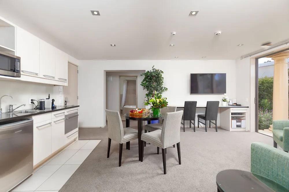 Palazzo Motor Lodge Нельсон Экстерьер фото A staged home