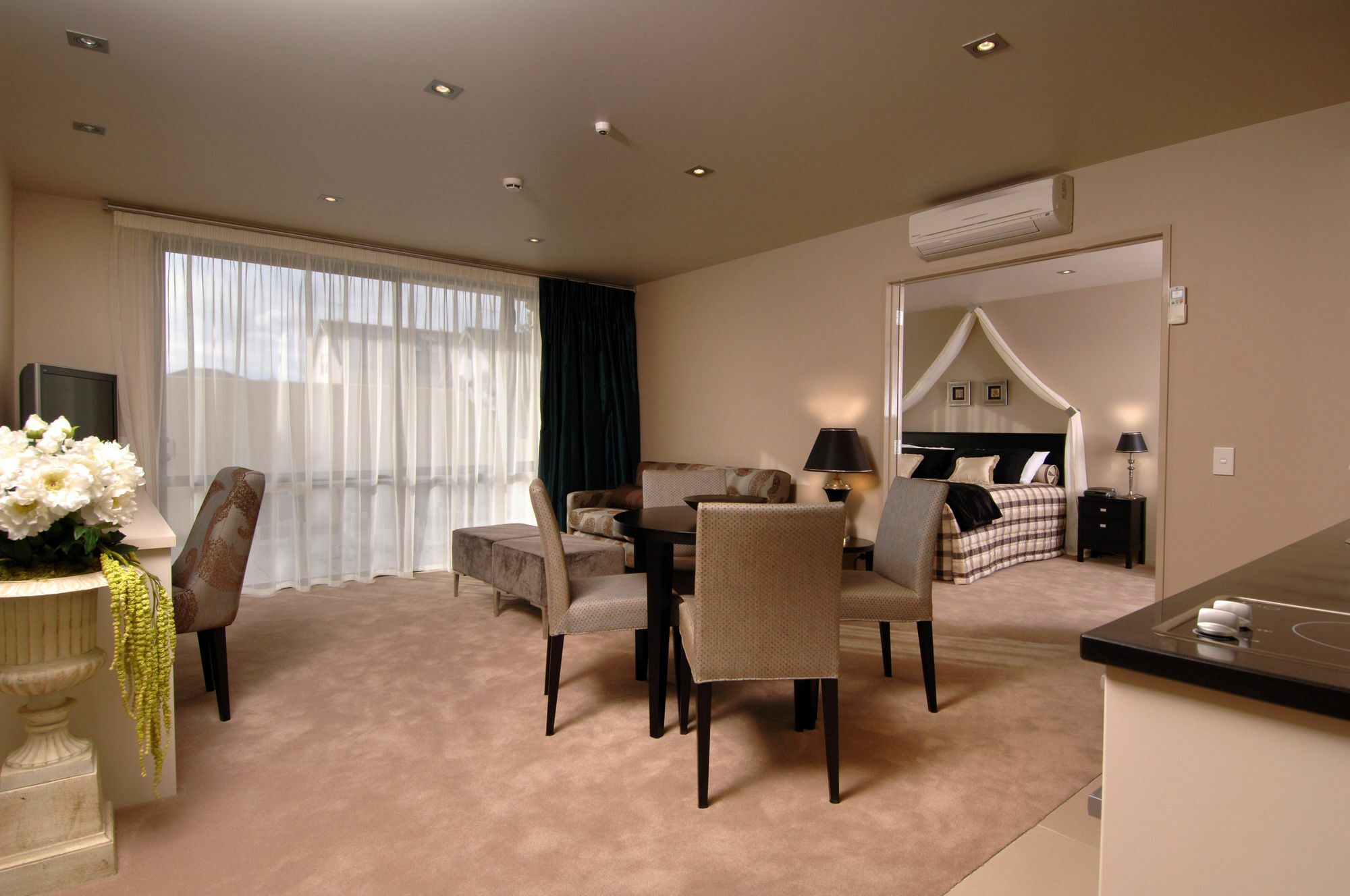 Palazzo Motor Lodge Нельсон Экстерьер фото A suite at the Crowne Plaza Hotel, Auckland