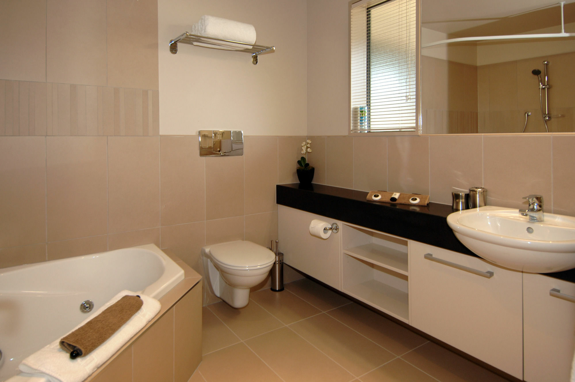 Palazzo Motor Lodge Нельсон Экстерьер фото Bathroom